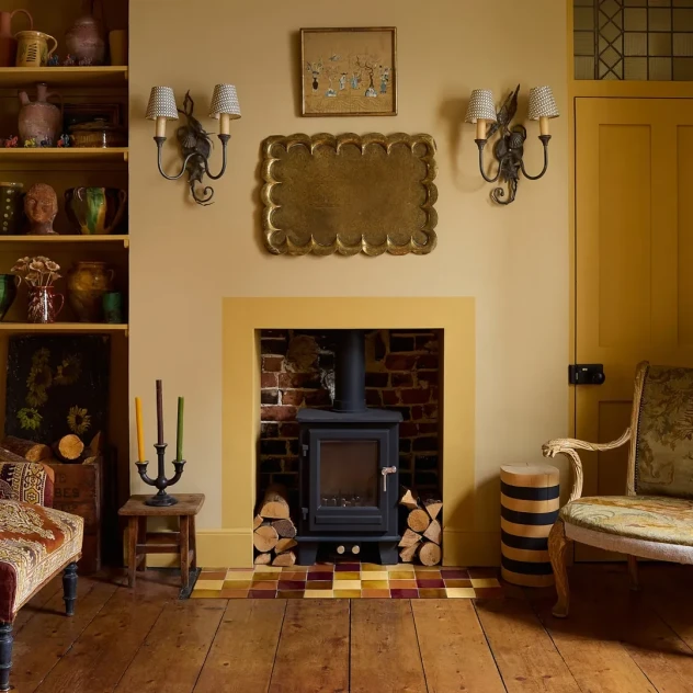 Το σπίτι του 18ου αιώνα κοντά στη θάλασσα που αγκαλιάζει το χρώμα και το vintage στοιχείο