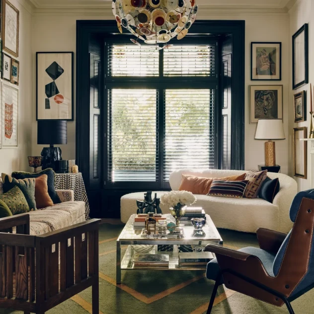 Μια ανανεωμένη μεζονέτα στο Κένσινγκτον: Το σπίτι που θυμίζει καμβά τέχνης