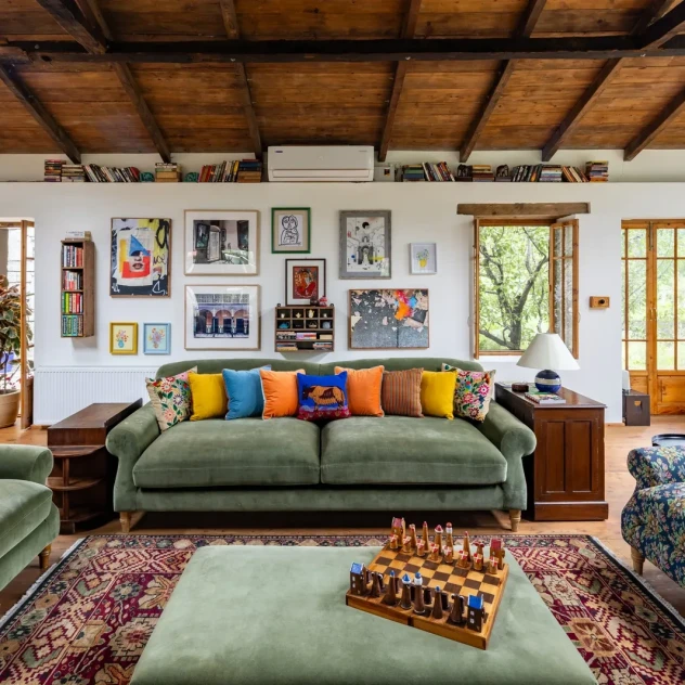 Ένα oικογενειακό και ηλιόλουστο καταφύγιο στα Ιμαλάια που αγκαλιάζει τη φύση