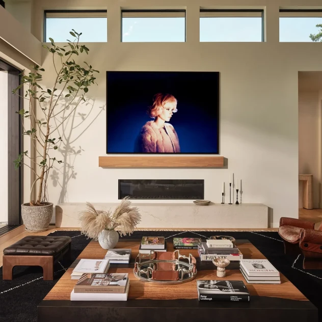 Μια κατοικία στην Sausalito επαναπροσδιορίζει τη σύγχρονη πολυτέλεια μέσα από φυσικά υλικά και ήπιες αρχιτεκτονικές γραμμές 