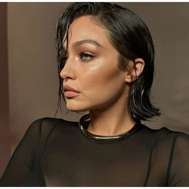 Matte black mini bob: Πώς να πετύχετε το νέο ανατρεπτικό hair look της Gigi Hadid