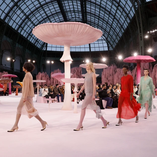 Η Chanel του Matthieu Blazy γράφει το δικό της παραμύθι στην Haute Couture