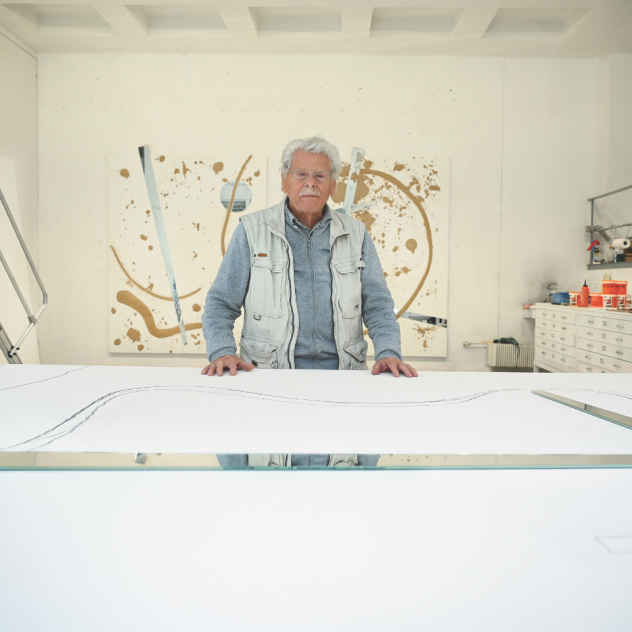 Ο κορυφαίος εικαστικός Κώστας Τσόκλης σε μια σπάνια συνέντευξη στο επετειακό τεύχος του GLOW