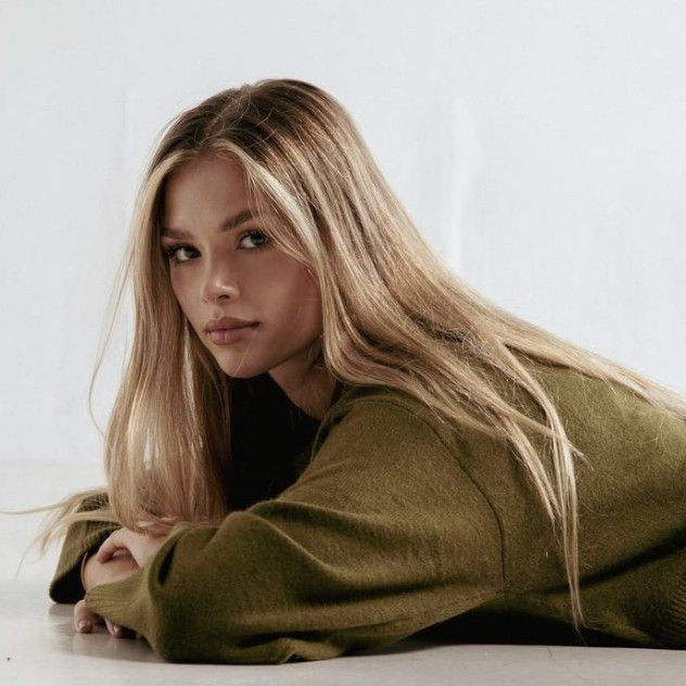 Έχουν μακρύνει οι αφέλειές σας και δεν μπορείτε να τις ελέγξετε; Tα tips που θα τις κάνουν και πάλι super stylish