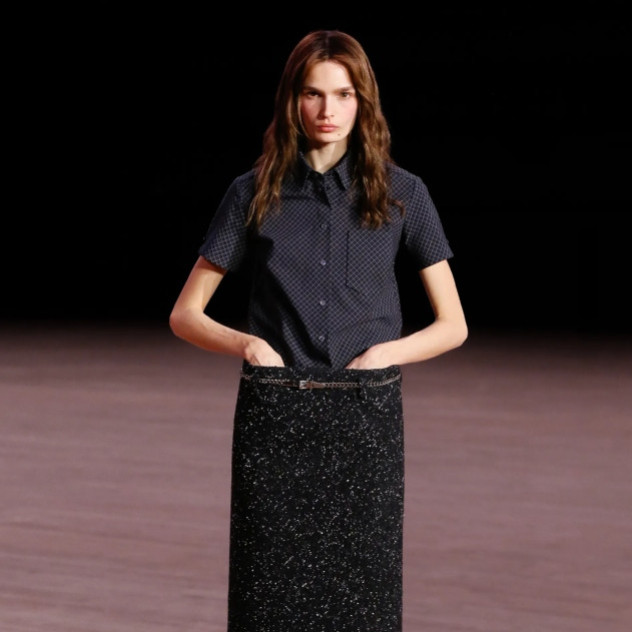 Ο Marc Jacobs ανέτρεξε στο παρελθόν και στις αναμνήσεις του για να δημιουργήσει τη Spring '26 ready-to-wear συλλογή του