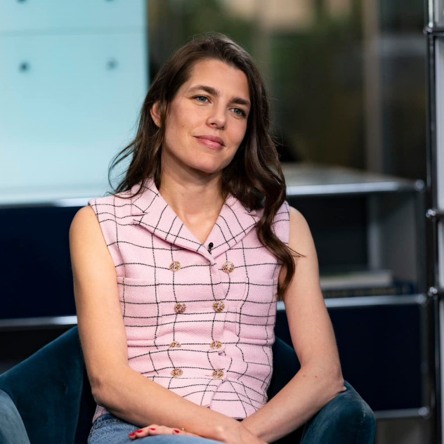 Η Charlotte Casiraghi κυκλοφορεί το πρώτο της βιβλίο και μας αποκαλύπτει τις ρωγμές της