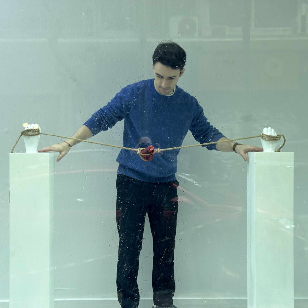 SKG Stories: Για τον εικαστικό Κυριάκο Καμπαρτίνα, ακόμη και η επώδυνη πλευρά τού έρωτα κρύβει πάντα κάτι όμορφο