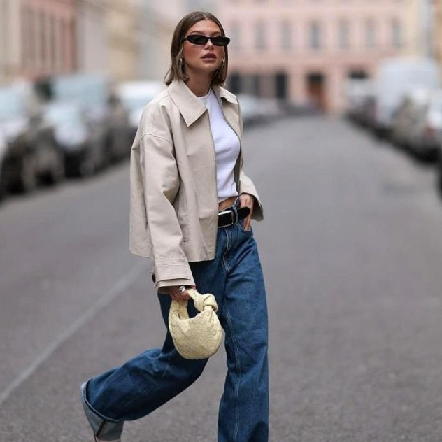 Λατρεύετε τα baggy jeans; Οι fresh τρόποι να τα φορέσετε ώστε να παραμείνετε κομψή