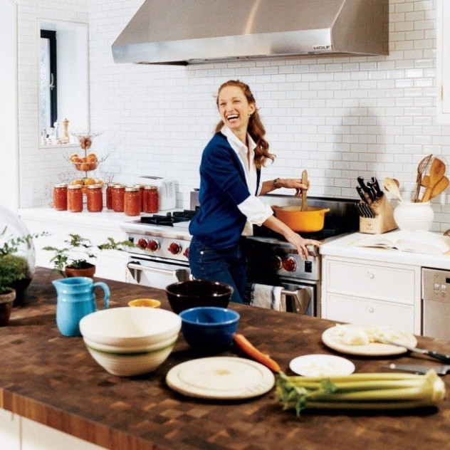 Τι αλλάζει ορμονικά στη διατροφή μιας γυναίκας μετά τα 50;