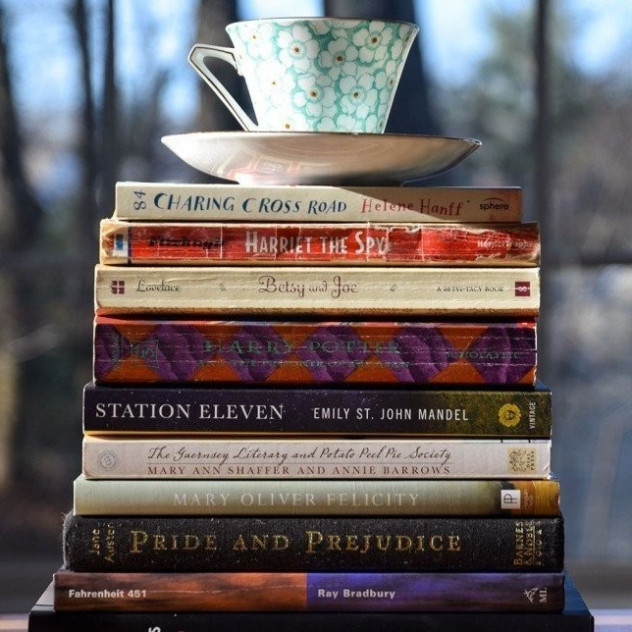 5 νέα βιβλία που δεν πρέπει να λείπουν από το κομοδίνο σας την άνοιξη