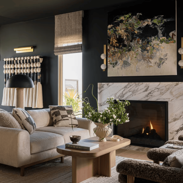 Το σπίτι στην California που χαρακτηρίζεται από φυσικό φως, εκλεπτυσμένα υλικά και γήινες υφές