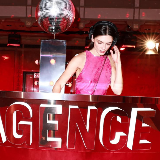 Les Filles: Το all-female DJ collective που δίνει ρυθμό στη σύγχρονη fashion και event σκηνή