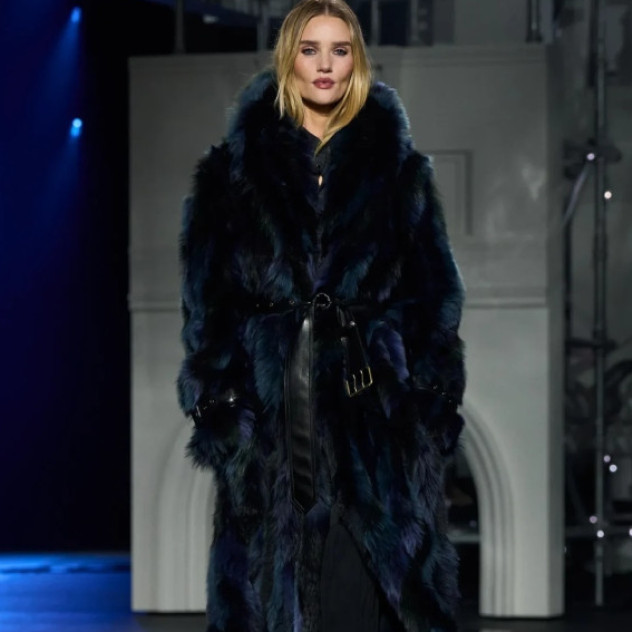 Η Εβδομάδα Μόδας του Λονδίνου έριξε αυλαία με μία ξεχωριστή συλλογή της Burberry