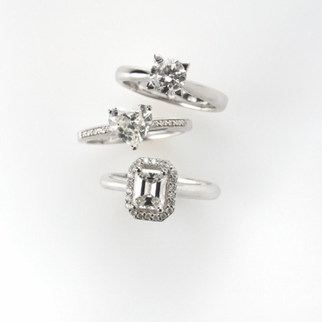 Το Δημιουργικό Βιλδιρίδης μάς μυεί στον μαγικό κόσμο των διαμαντιών, καθοδηγώντας μας στην επιλογή του κατάλληλου μονόπετρου