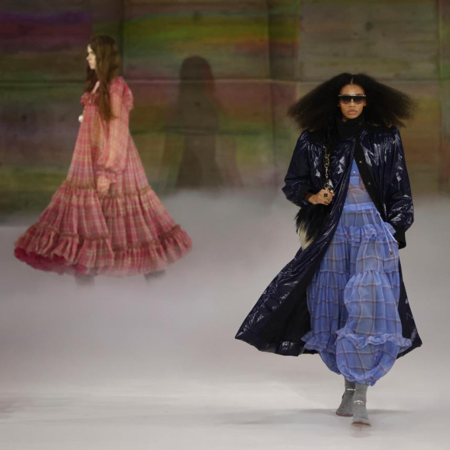 Η Εβδομάδα Μόδας του Παρισιού συνεχίζεται με shows που εντυπωσιάζουν