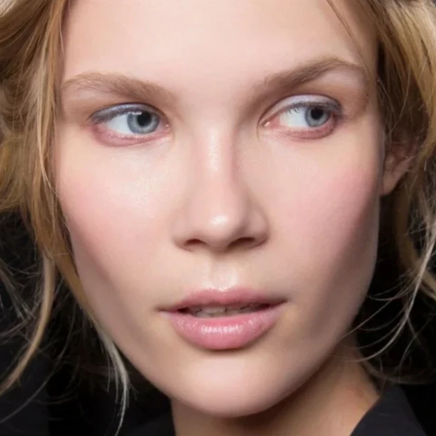 Είναι η μάσκαρα officially out για τη Gen Z;