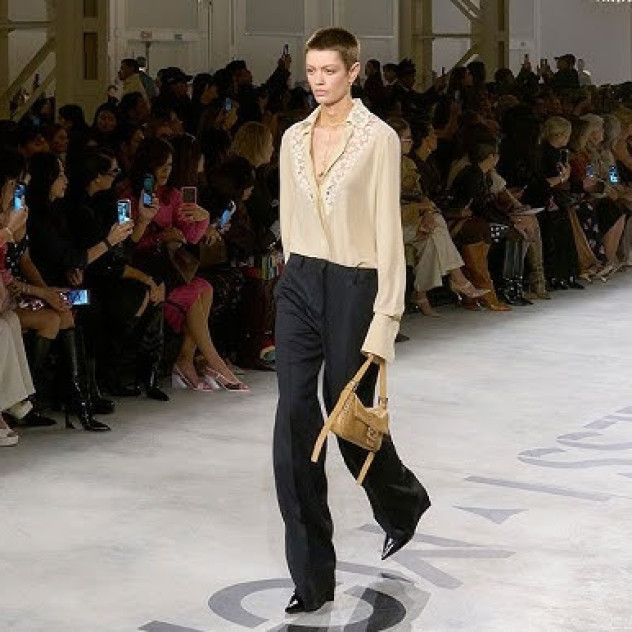 Less I, More Us: 5 στοιχεία που ξεχώρισαν στο ντεμπούτο της Maria Grazia Chiuri για τον Fendi