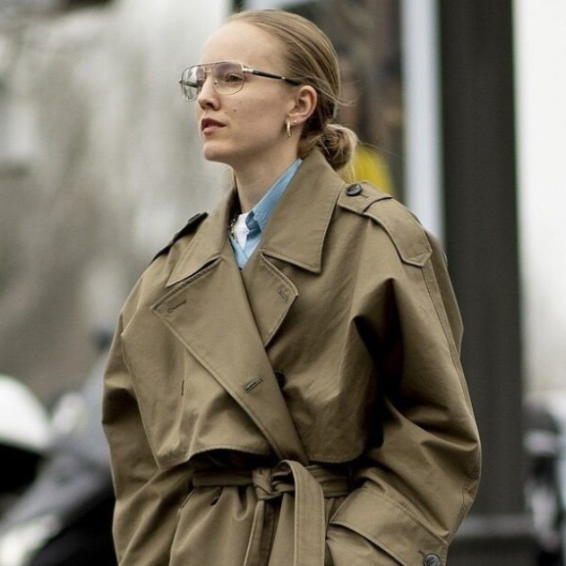 Οι καμπαρντίνες που θα μετατραπούν στο μοναδικό πανωφόρι των εμφανίσεων σας