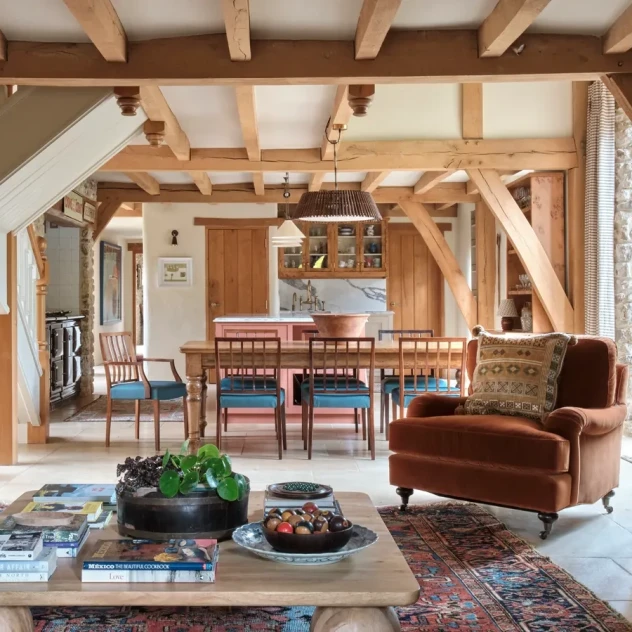 Η ιστορική αποθήκη στο Somerset της Αγγλίας που μετατράπηκε σε ένα σπίτι με ζεστασιά