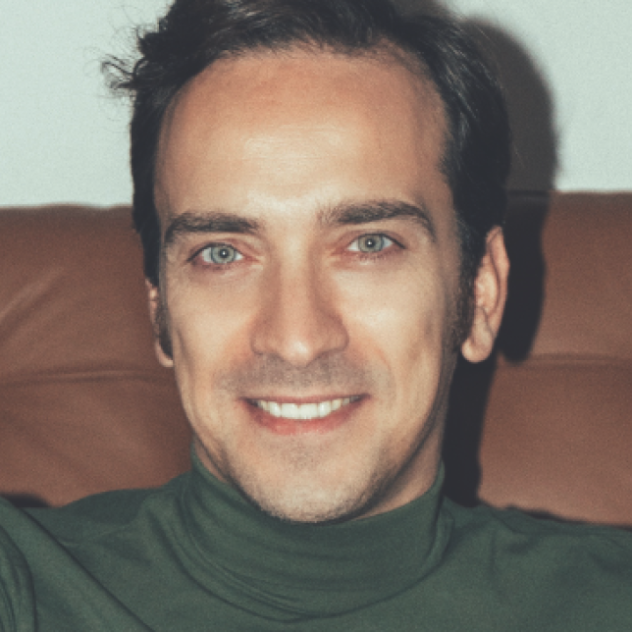 Ο Δημήτρης Σαμόλης ανοίγει τα χαρτιά του μετά από τρία χρόνια sold-out «Στρακαστρούκες»