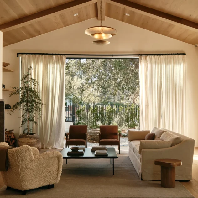 Η ορεινή κατοικία στην California που θυμίζει ένα σύγχρονο καταφύγιο μέσα στη φύση