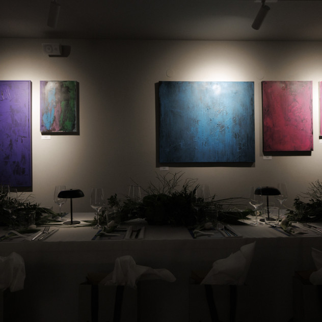 TABLE Nº Series: Το AOS παρουσιάζει τα curated dinner events, ενώνοντας τη μόδα και την τέχνη γύρω από ένα τραπέζι