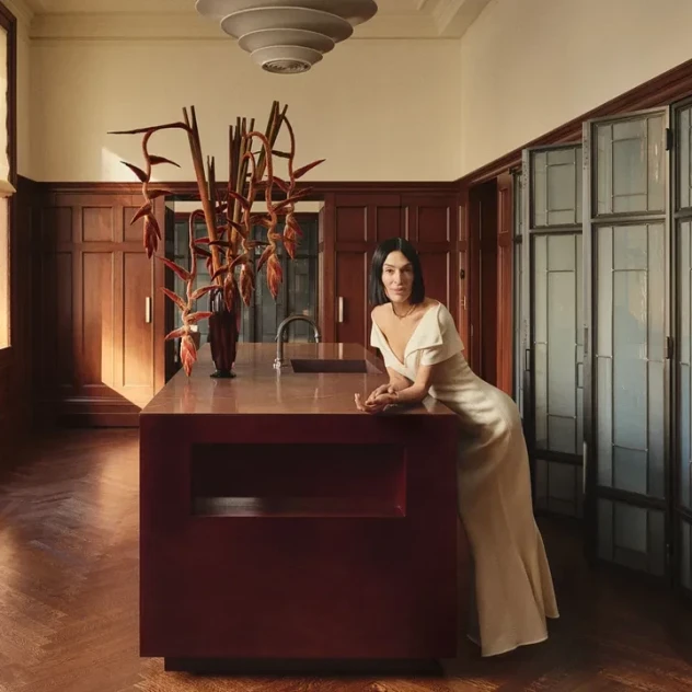 Ξεναγούμαστε στο ονειρικό σπίτι της Athena Calderone στη Νέα Υόρκη