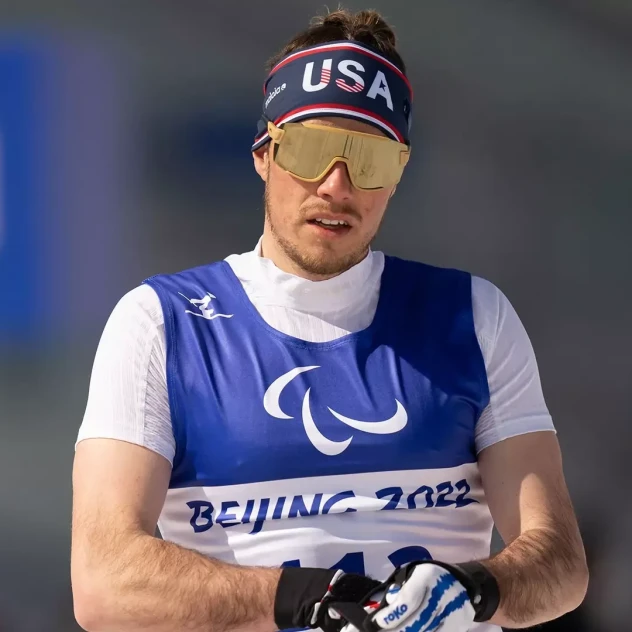 Jake Adicoff: Ποιος είναι ο ανοικτά ομοφυλόφιλος σκιέρ που έγραψε ιστορία στους Χειμερινούς Παραολυμπιακούς Αγώνες κατακτώντας τέσσερα χρυσά;