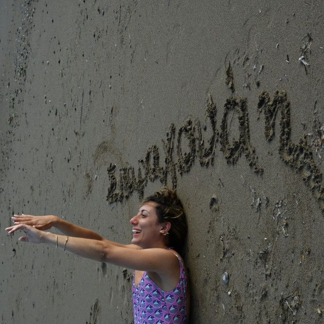 Face to Face με τη Δέσποινα Πέττα: «Πολλοί πιστεύουν ότι οι ευκαιρίες βρίσκονται μόνο στις μεγάλες πόλεις, αλλά για εμένα το νησί είναι πηγή έμπνευσης και δημιουργίας»