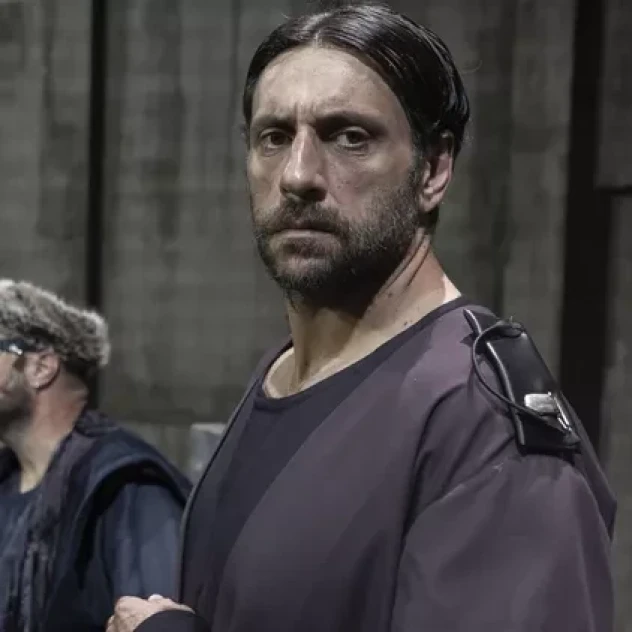 Backstage Stories με τον Γιώργο Χρυσοστόμου - «Έχω αρχίσει να έχω λίγο περισσότερη κατανόηση πρώτα προς τον ανήλικο εαυτό μου και μετά προς αρκετούς ανθρώπους»