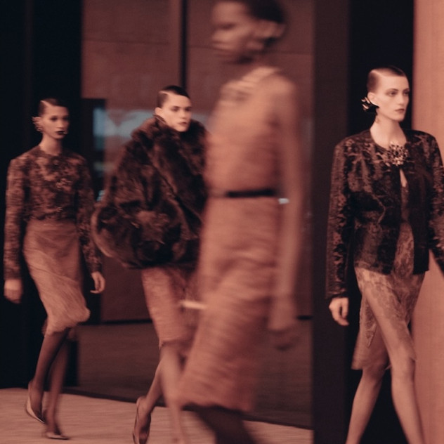 Οι λαμπερές παρουσίες που βρέθηκαν στο front row της επίδειξης του οίκου Saint Laurent