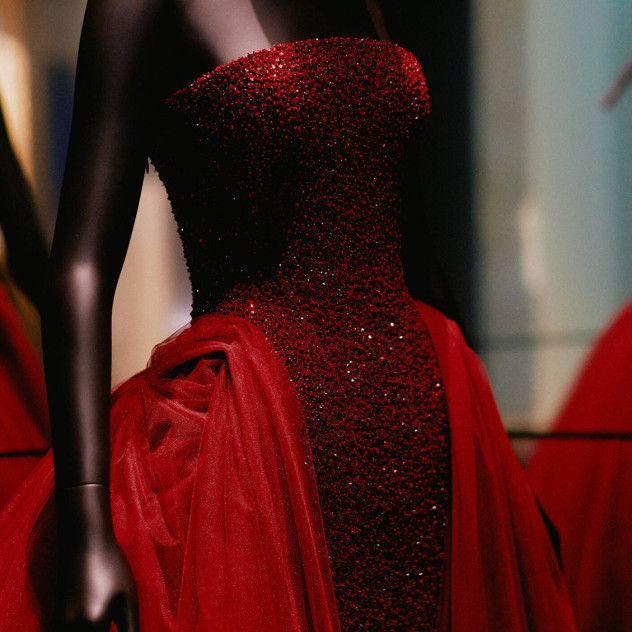 Μια ματιά στον σουρεαλιστικό κόσμο της Elsa Schiaparelli