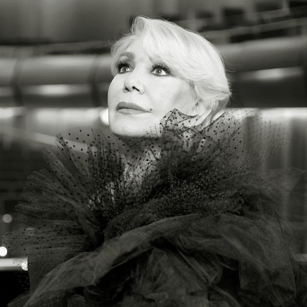 Ο κόσμος αποχαιρετά για μια τελευταία φορά τη Μαρινέλλα