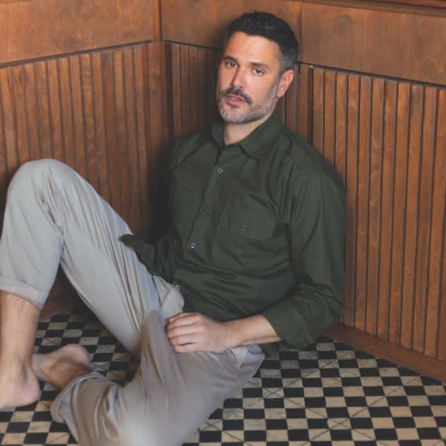 Ο Μιχάλης Λεβεντογιάννης σε μια αποκλειστική συνέντευξη στο GLOW, λίγο πριν τον απολαύσουμε στη Θεσσαλονίκη