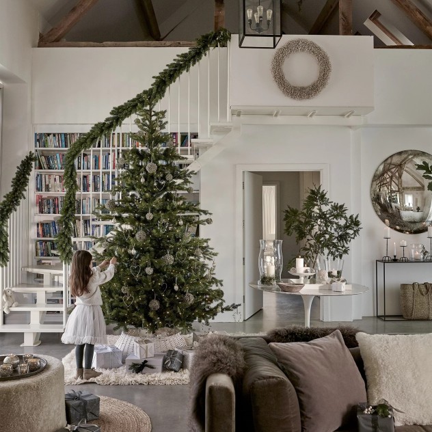 Christmas lights on: Διαφορετικοί τρόποι για να διακοσμήσετε τα λαμπάκια στο σπίτι 