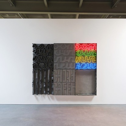 Chryssa & New York: Άνοιξε τις πόρτες της η έκθεση εις μνήμην της Ελληνοαμερικανίδας γλύπτριας και εικαστικού 