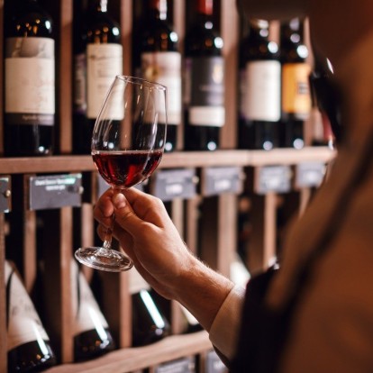 Ask the wine experts: Tρεις ειδικοί του κρασιού λύνουν τις απορίες μας 