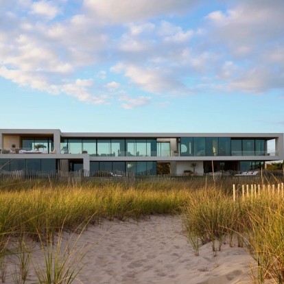 Αφεθείτε στη γλυκιά ηρεμία μιας παραθαλάσσιας έπαυλης του Hamptons