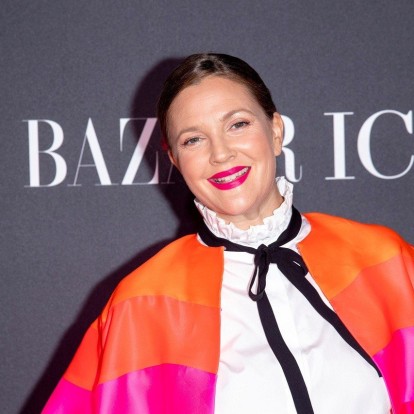 Η Drew Barrymore «σπάει» τα ταμπού της εμμηνόπαυσης