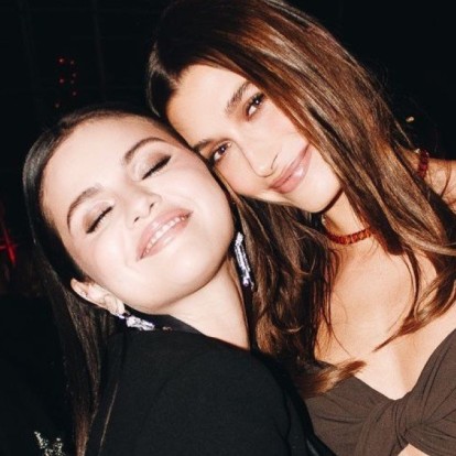 Hailey Bieber & Selena Gomez: Τι συμβαίνει τελικά ανάμεσα στις δύο stars 