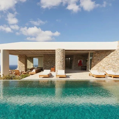 Μια υπόσκαφη κατοικία στην Αντίπαρο είναι σχεδόν εξωπραγματικής ομορφιάς 