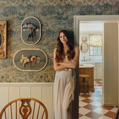 Karen Gillan: Η δημοφιλής ηθοποιός μας ξεναγεί στην κατοικία της στο Los Angeles 