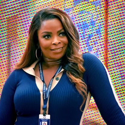 Janelle James: Μοιράζεται τα outfits που ξεχώρισε στη σειρά Abbott Elementary