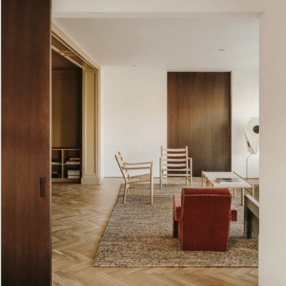 Ένα minimal διαμέρισμα με διαφορετική αισθητική στη Βαρκελώνη