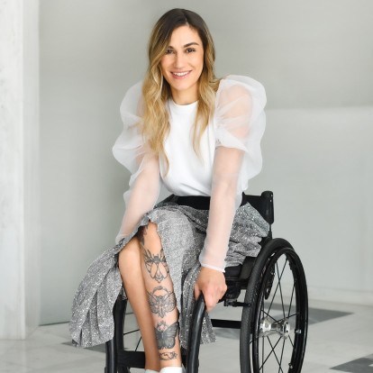Γεωργία Καλτσή: H πρωταγωνίστρια στη σειρά «Στα 4» του ANT1+ συζητά με αυτοπεποίθηση για την αναπηρία και ﻿τη διαφορετικότητα 