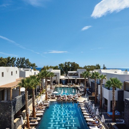 Tο Radisson Blu Zaffron Resort στη Σαντορίνη θα κάνει τα καλοκαιρινά σας όνειρα πραγματικότητα 