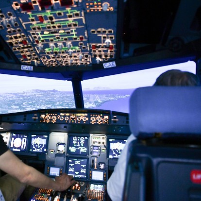 Βιωματική εμπειρία: Πώς θα εκπαιδεύονται οι πιλότοι και το πλήρωμα στο νέο Κέντρο Προσομοιωτών Πτήσεων της AEGEAN 