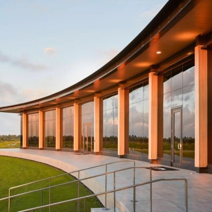 Περιηγηθείτε στο πολυτελές Golf Club Grove XXII του Michael Jordan στη Φλόριντα