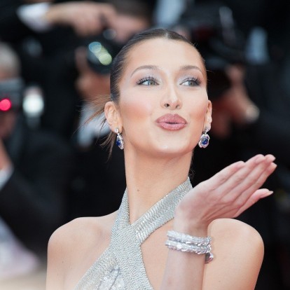 Lip Flip: Το μυστικό των celebrities για πιο «γεμάτα» χείλη