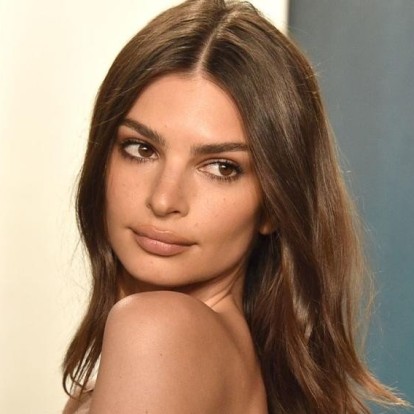 High shine brunette: H νέα trendy απόχρωση στα μαλλιά που θα σας κάνει να λάμψετε 